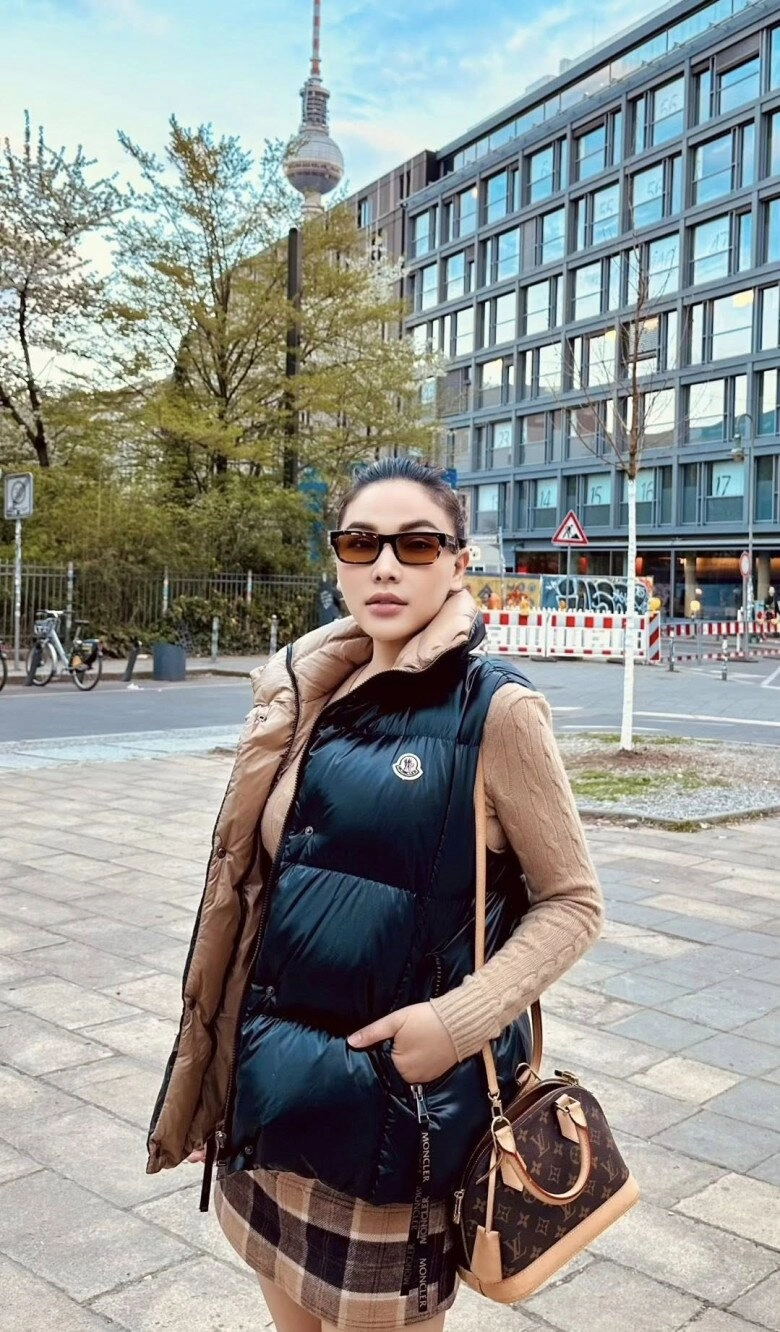 Sao việt 24h nsưt chí trung và bạn gái kém 17 tuổi gặp sự cố không thể xuất cảnh phải quay về dù đã ra sân bay - 9