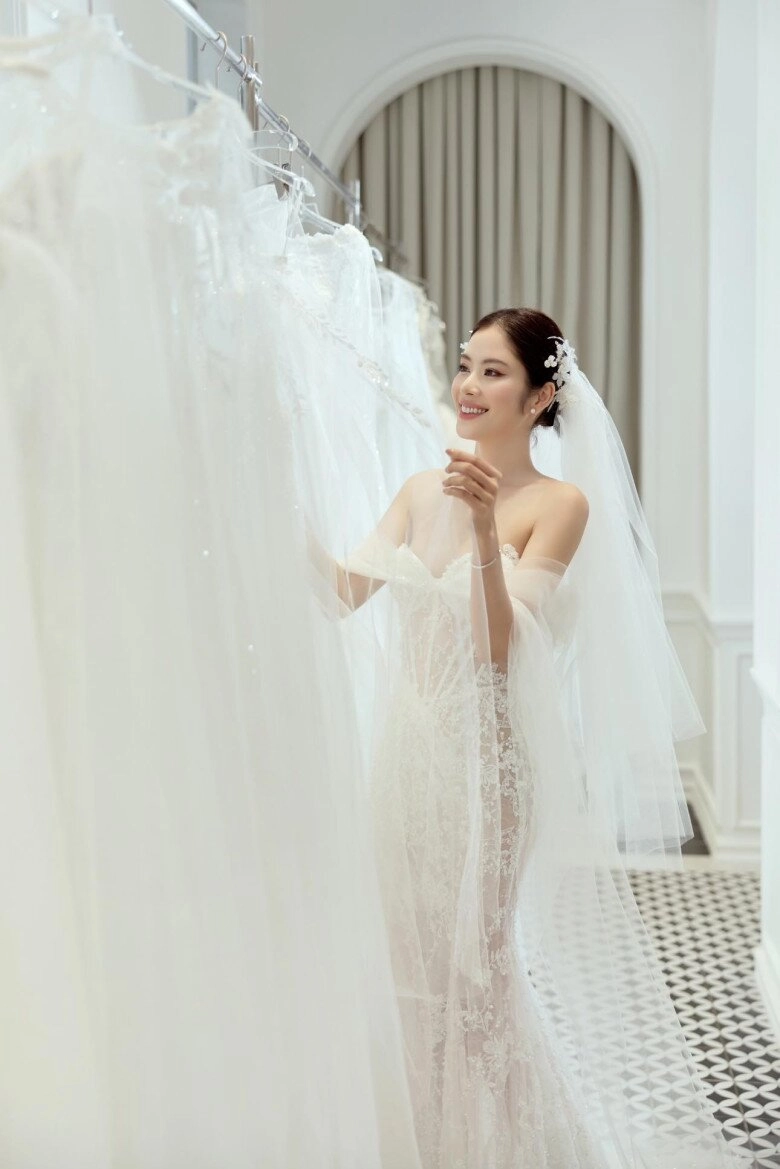 Sao việt 24h ông cao thắng khoe dáng ngồi bá đạo của 2 ái nữ chị em giống hệt nhau từ nét mặt tới nết ăn - 10