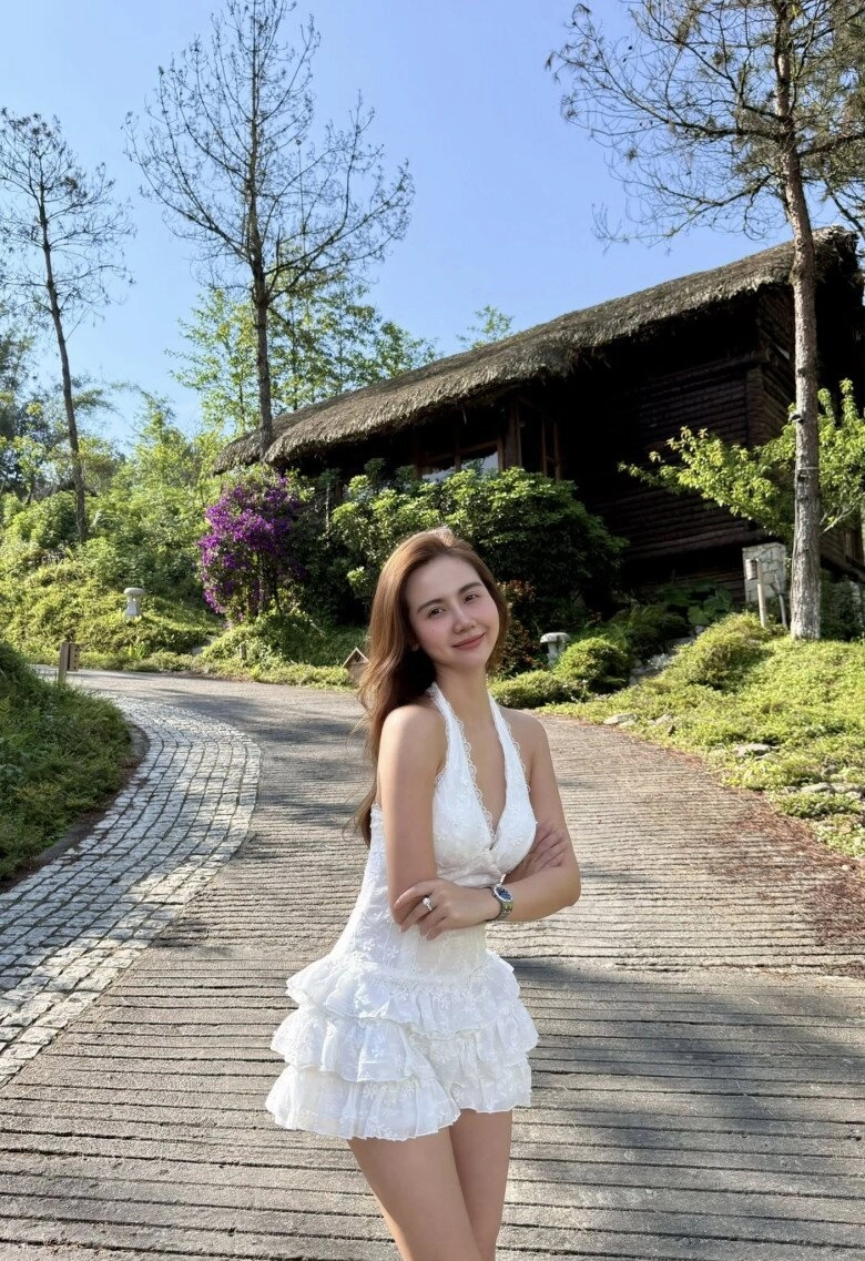 Sao việt 24h phương lê vén áo khoe bụng lùm lùm đập tan tin đồn đeo bầu giả - 9
