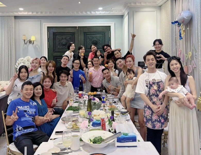 Sao việt 24h phương lê vén áo khoe bụng lùm lùm đập tan tin đồn đeo bầu giả - 12