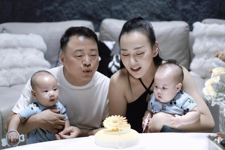 Sao việt 24h phương oanh đánh đôi cùng chồng đại gia trên sân pickeball shark bình lộ bàn tay hư khi ôm hôn vợ trẻ - 4