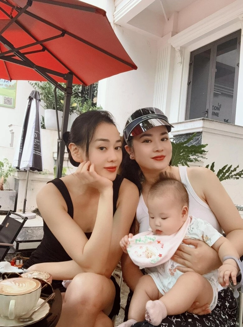 Sao việt 24h phương oanh ở nhà khác hẳn lúc ra đường diện đồ bộ vàng khè vì sở thích của 2 bản sao shark bình - 4