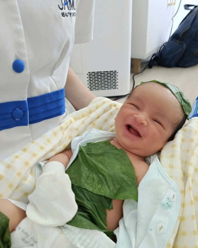 Sao việt 24h phương oanh than khổ sau khi sinh con cứ nhìn cặp song sinh với shark bình là rơi nước mắt - 5