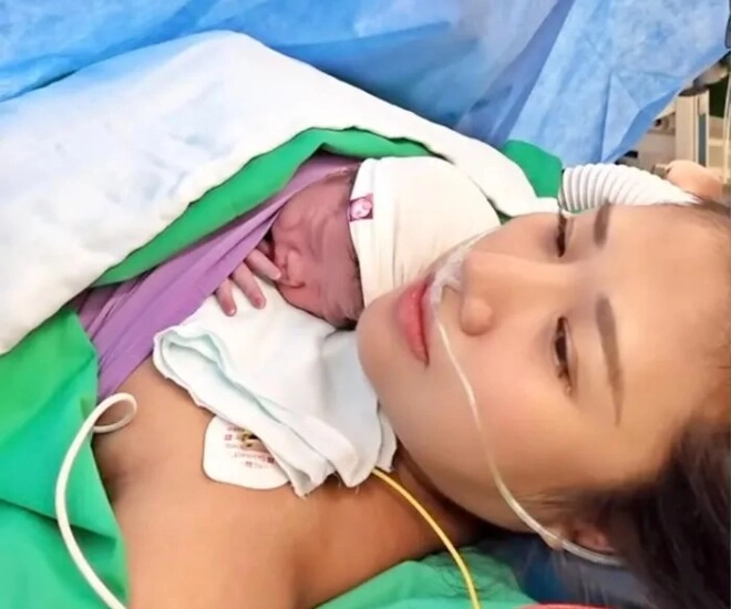 Sao việt 24h quang minh khoe mặt con trai khoảnh khắc bạn gái nóng bỏng kém 37 tuổi da kề da quý tử gây chú ý - 1