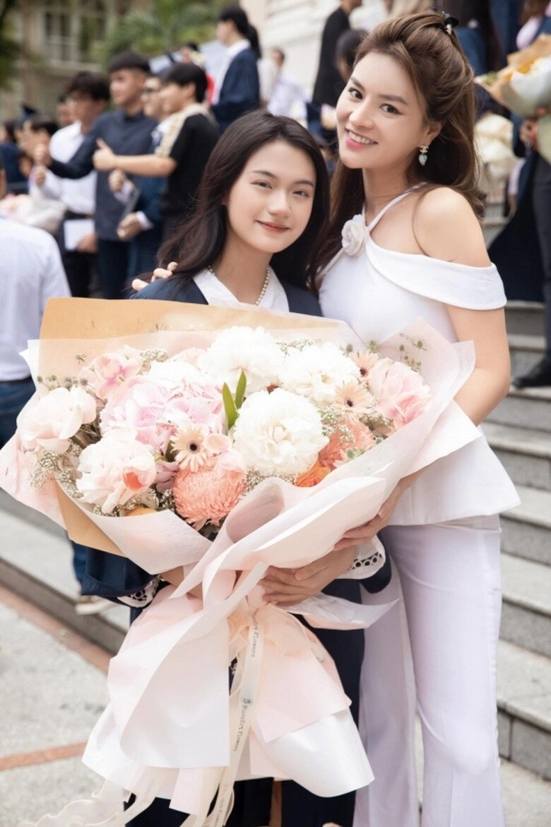 Sao việt 24h sau khi ly hôn chồng đại gia vũ thu phương khoe ảnh du lịch pháp sang chảnh khiến cả trăm người ngưỡng mộ - 8