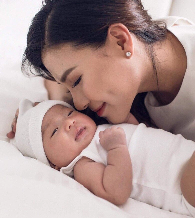 Sao việt 24h soái ca quốc tịch mỹ nhà thúy diễm thần thái bên mẹ càng lớn càng điển trai khiến phụ huynh tự hào - 5