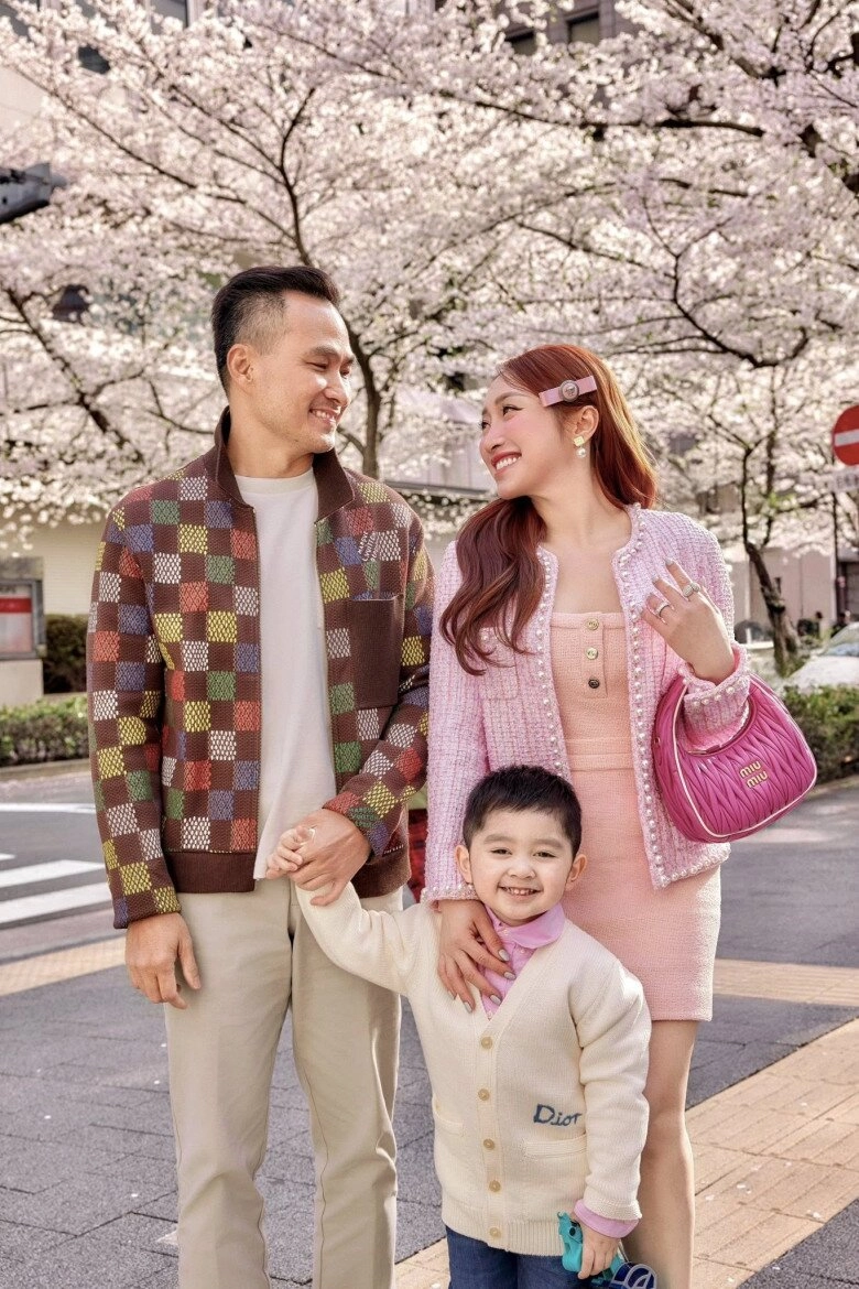 Sao việt 24h thiếu gia nhí nhà chi bảo được mẹ cho diện đồ như chú rể khí chất lạnh lùng không khác gì tổng tài - 7