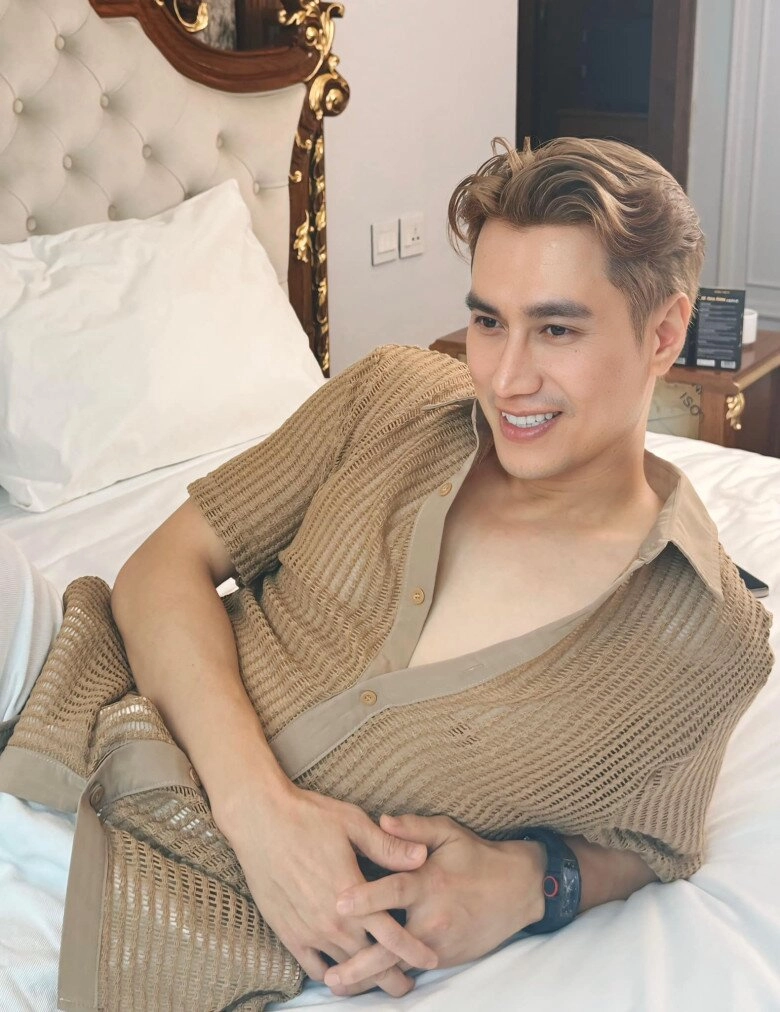 Sao việt 24h trang trần mặc váy ngắn cũn cỡn khi dọn vườn thuê ở mỹ với mức lương 20 đô1 giờ - 13
