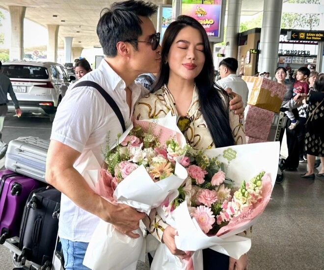 Sao việt 24h trương ngọc ánh được trai lạ ôm hôn ở sân bay cho biết là người đàn ông quan trọng - 1
