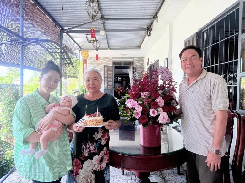 Sao việt 24h trương ngọc ánh được trai lạ ôm hôn ở sân bay cho biết là người đàn ông quan trọng - 7
