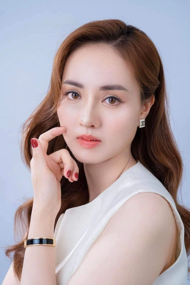 Sao việt 24h vợ trẻ của nsnd công lý khoe thành quả sau khi phẫu thuật thẩm mỹ nhan sắc hiện tại gây chú ý - 2