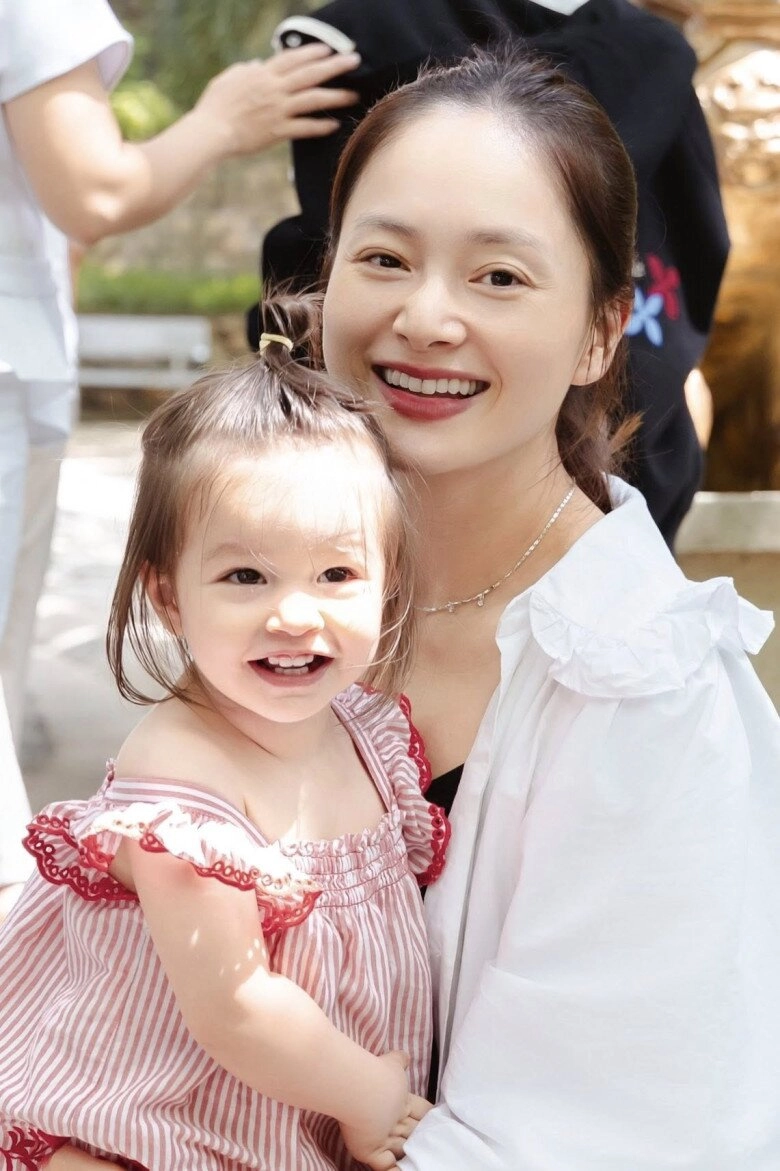 Sao việt 24h winnie nhà đông nhi - ông cao thắng 5 tuổi đã ra sân chơi pickleball khuôn mặt xinh xắn như búp bê - 11