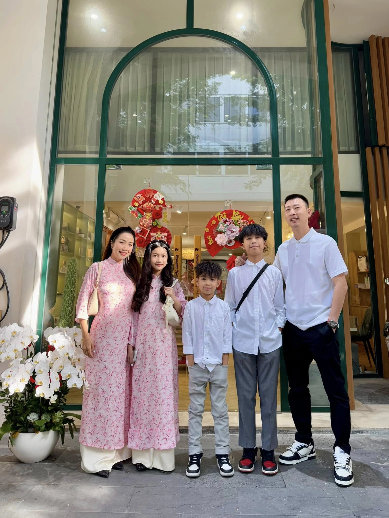 Sao việt bỏ cuộc sống ở nước ngoài về việt nam việt hương tậu biệt thự 300 tỷ trương minh cường bắt đầu lại ở tuổi u50 - 11