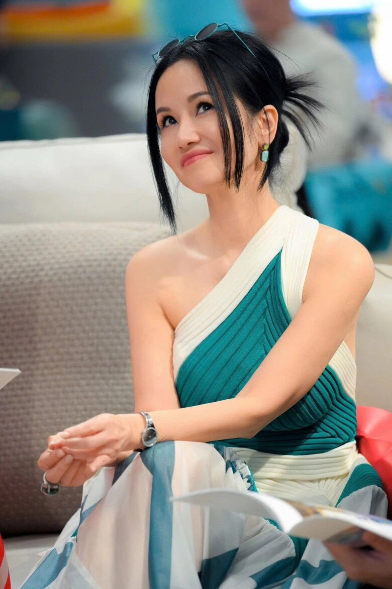 Sao việt chống chọi với bệnh k diva hồng nhung không giấu giếm 2 con song sinh hoài linh phải dùng thuốc cả đời - 4