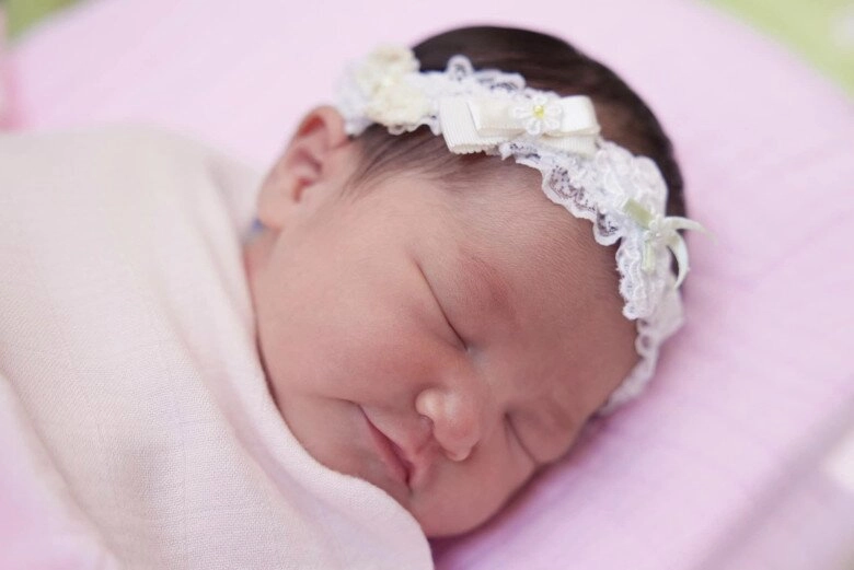 Sao việt chung cảnh cha già con mọn chi bảo chăm con gái duy nhất cực khéo bằng kiều đưa quý tử đi diễn cùng - 3