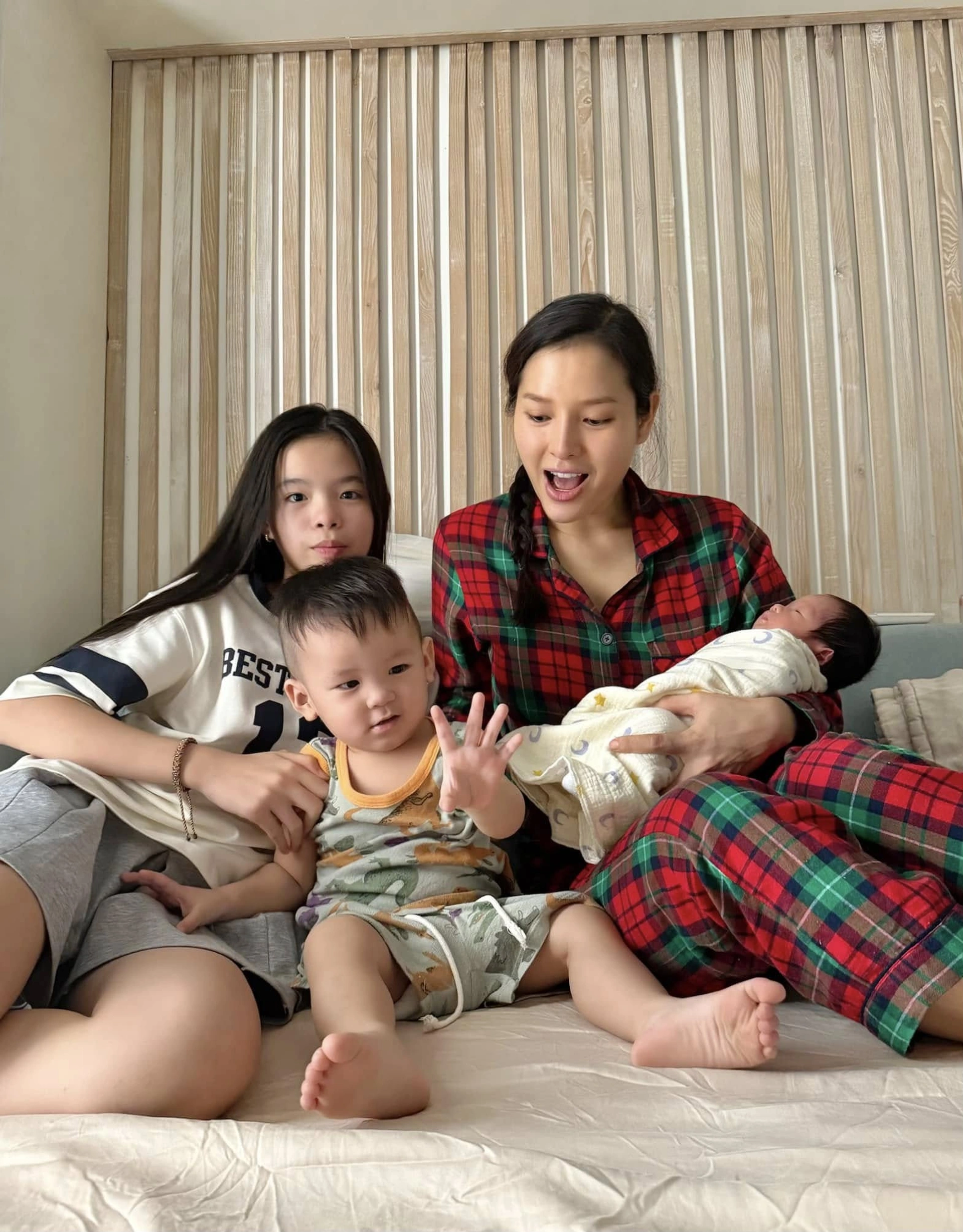 Sao việt công khai có con trong đám cưới có người giấu ái nữ tới năm 9 tuổi quỳnh chi lần đầu có bầu ở tuổi u40 - 10