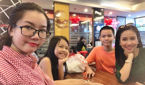 Sao việt cưới ông xã làm trong ngành giáo dục nsưt vân khánh lấy giảng viên quảng trị chồng việt hương là giáo sư ở mỹ - 2