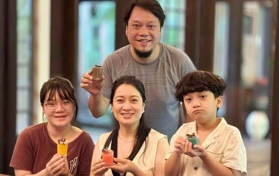 Sao việt cưới ông xã làm trong ngành giáo dục nsưt vân khánh lấy giảng viên quảng trị chồng việt hương là giáo sư ở mỹ - 11