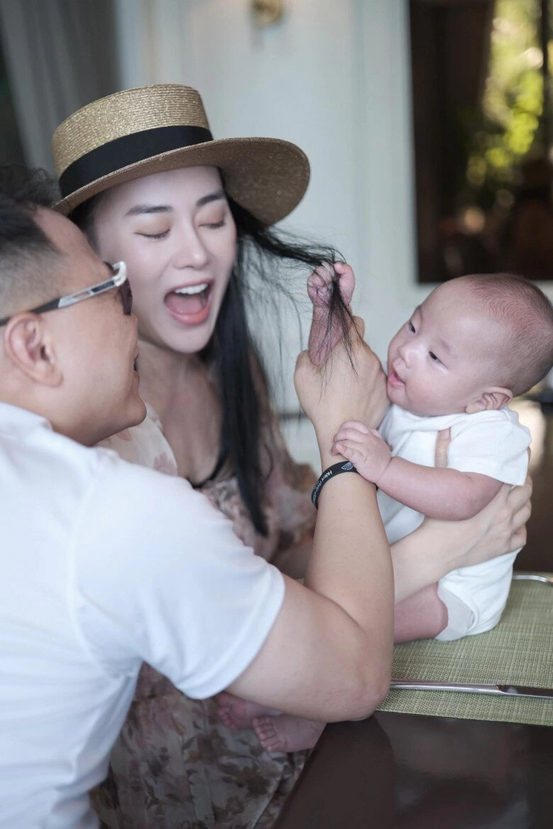 Sao việt đủ nếp đủ tẻ trong năm rồng phương oanh - sam sinh đôi cặp long phượng hà anh có 2 con lai tây - 4