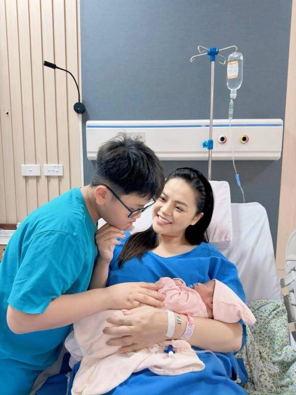 Sao việt đủ nếp đủ tẻ trong năm rồng phương oanh - sam sinh đôi cặp long phượng hà anh có 2 con lai tây - 7