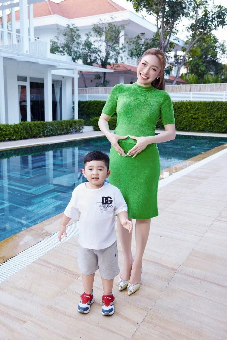 Sao việt đủ nếp đủ tẻ trong năm rồng phương oanh - sam sinh đôi cặp long phượng hà anh có 2 con lai tây - 9