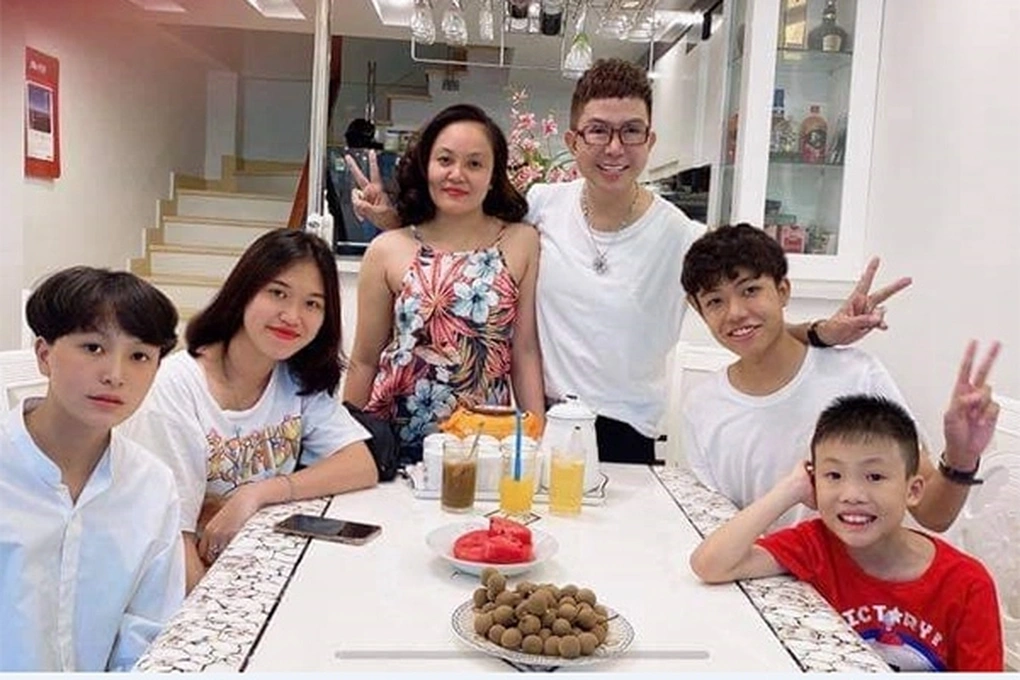 Sao việt đưa con đi xét nghiệm adn vợ quý bình công bố kết quả sau khi chồng qua đời long nhật ôm bà xã khóc - 7