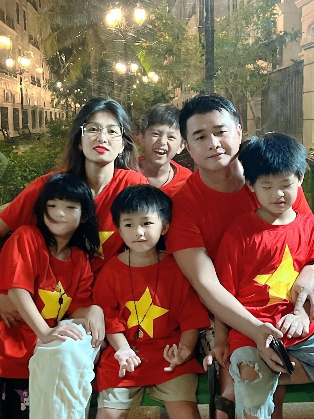 Sao việt đưa con đi xét nghiệm adn vợ quý bình công bố kết quả sau khi chồng qua đời long nhật ôm bà xã khóc - 13