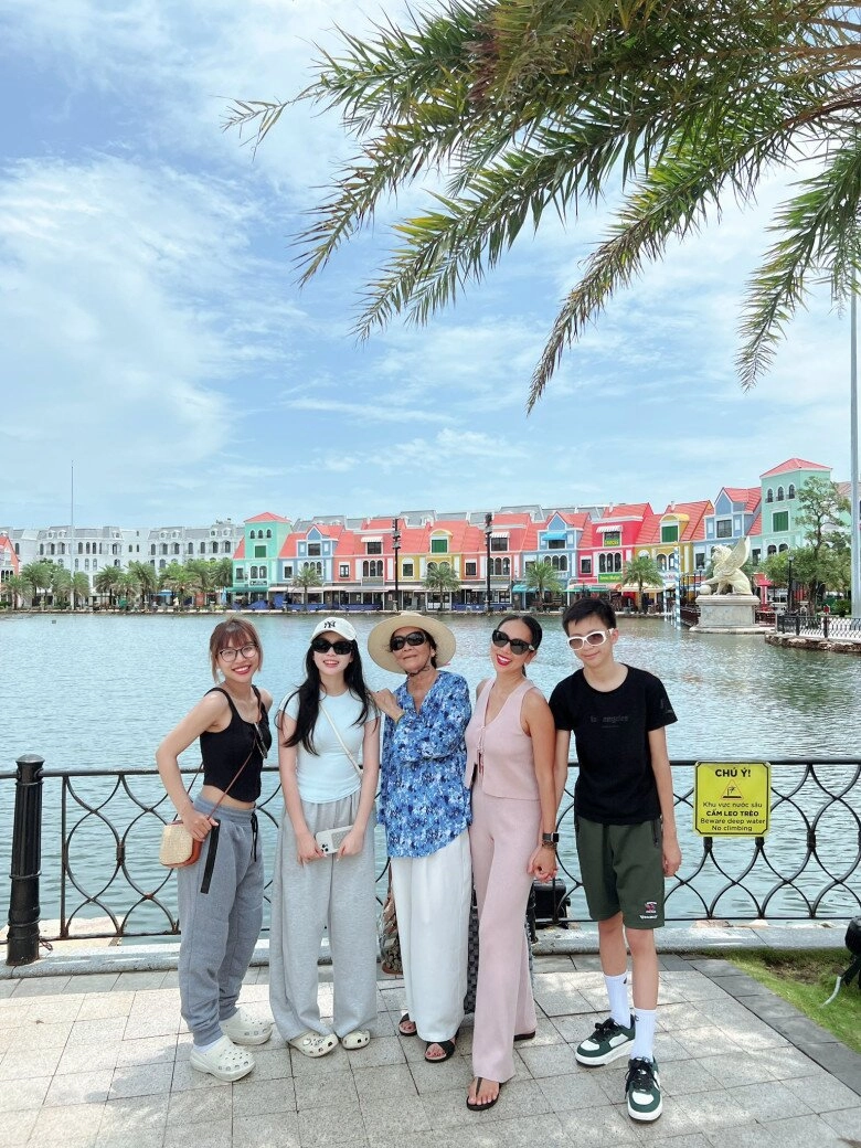 Sao việt đưa con về việt nam nghỉ hè khánh ngọc khoe quý tử cao lớn ái nữ của huy khánh chân dài miên man - 9