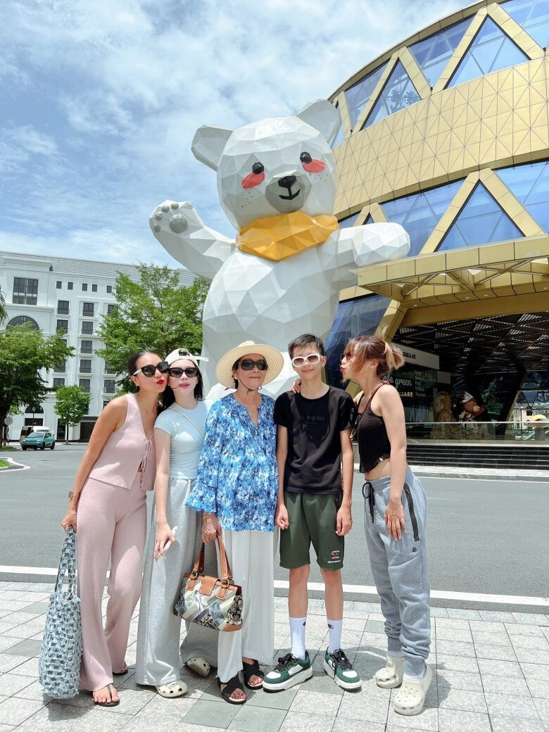 Sao việt đưa con về việt nam nghỉ hè khánh ngọc khoe quý tử cao lớn ái nữ của huy khánh chân dài miên man - 10