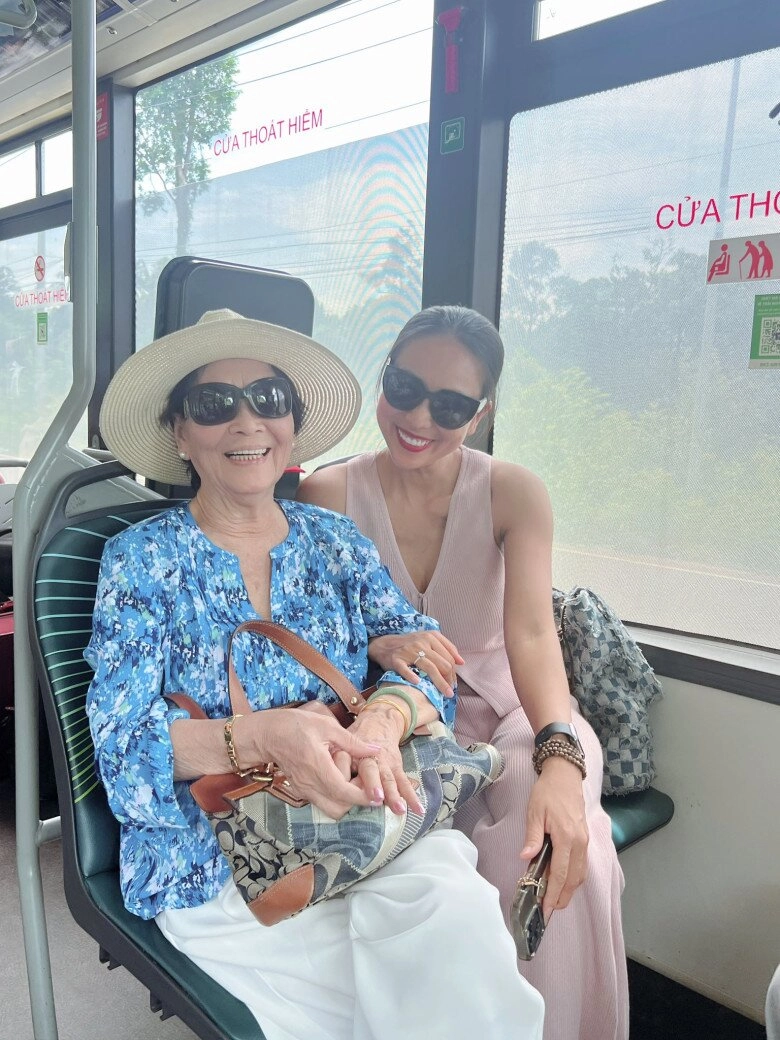 Sao việt đưa con về việt nam nghỉ hè khánh ngọc khoe quý tử cao lớn ái nữ của huy khánh chân dài miên man - 15