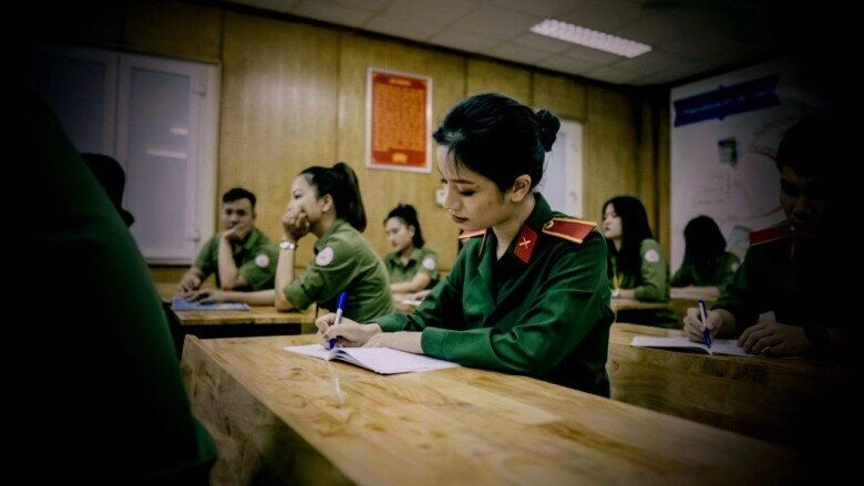 Sao việt được đặc cách vào rèn luyện trong môi trường quân đội người từng mang hàm thượng úy người 2 lần tốt nghiệp thủ khoa - 7
