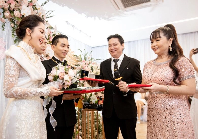 Sao việt được mẹ chồng bênh phan hiển bị mẹ đuổi vì to tiếng với khánh thi hh thùy lâm từng tủi thân khi làm dâu - 4