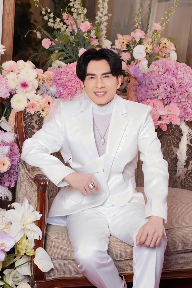 Sao việt khổ sở vì siêu bão ở mỹ em ruột hoài linh chạy sơ tán khu nhà của thành viên nhóm f5 đổ nát - 8