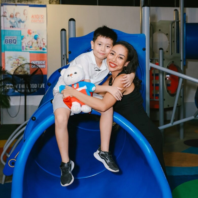 Sao việt làm mẹ đơn thân nuôi con lai tây thảo trang dạy quý tử chu toàn elly trần trẻ trung sau biến cố - 2