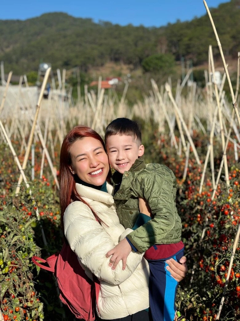 Sao việt làm mẹ đơn thân nuôi con lai tây thảo trang dạy quý tử chu toàn elly trần trẻ trung sau biến cố - 17