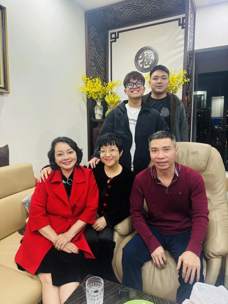 Sao việt làm tri kỷ sau chia tay quý bình giới thiệu chồng cho lê phương thảo vân làm bạn với nsnd công lý - 11