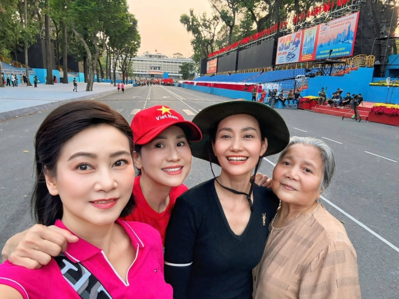 Sao việt mong chờ đại lễ 304 - 1