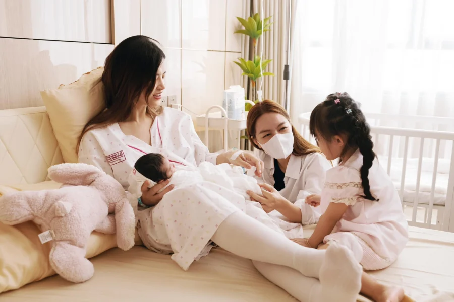 Sao việt muốn sinh con thứ 4 khánh thi tân trang nhan sắc khi phan hiển muốn đẻ thêm phạm quỳnh anh bị cấm cản - 7