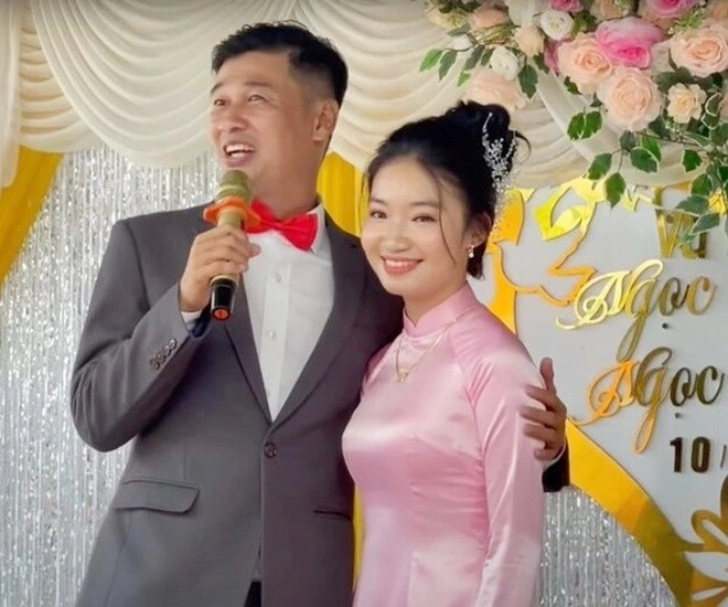 Sao việt ngoài 50 tuổi có con với vợ trẻ vợ kém 26 tuổi của tiết cương vướng thị phi lam trường sang mỹ đón con - 1