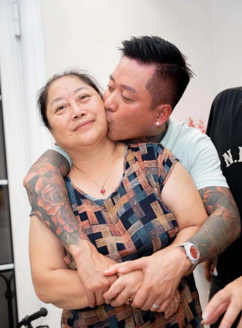 Sao việt quy y tuấn hưng mong mẹ bình an giữa bạo bệnh công vinh nương nhờ cửa phật ngay trong đám cưới với thủy tiên - 4