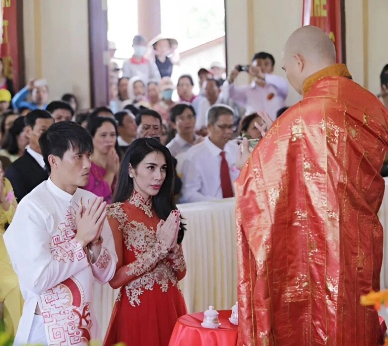 Sao việt quy y tuấn hưng mong mẹ bình an giữa bạo bệnh công vinh nương nhờ cửa phật ngay trong đám cưới với thủy tiên - 15