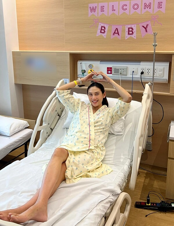 Sao việt vào phòng đẻ nhưng trang điểm như đi sự kiện vợ trẻ chi bảo rạng rỡ tóc bồng bềnh khi vượt cạn - 4