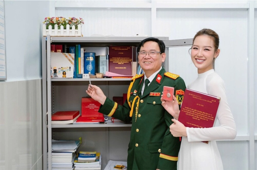 Sao việt xuất thân trong gia đình quân nhân hoa hậu cao trên 1m8 có bố là đại tá chi pu khoe bức ảnh lịch sử - 7