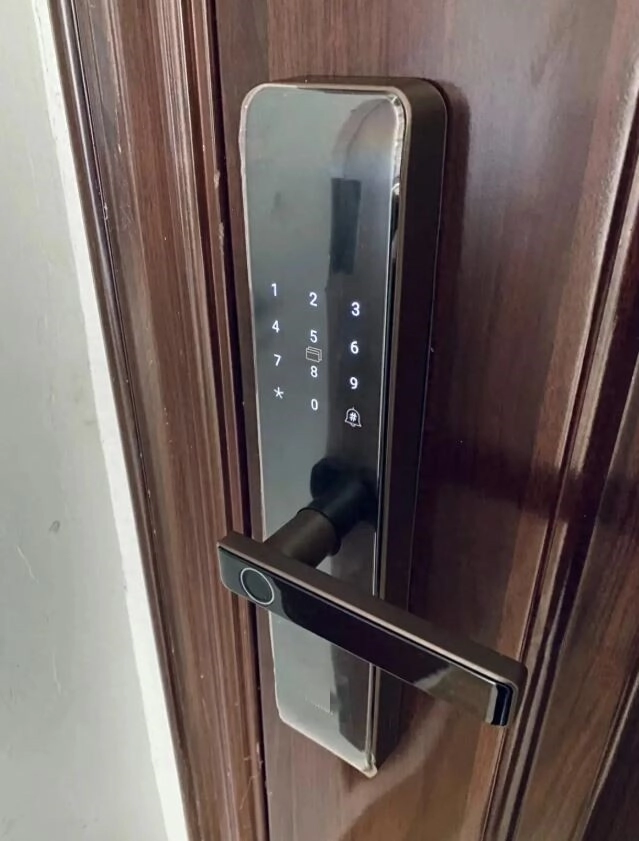 Sau 3 lần thay khóa cửa thông minh tôi nhận ra mua thiết bị này nên tuân theo quy tắc 4 không mua - 2