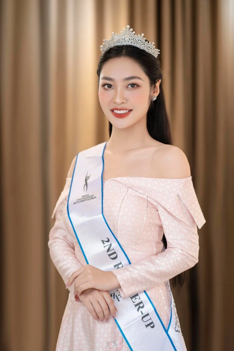 Sau kỳ duyên đây là nàng hậu từ bỏ vương miện để trở thành thí sinh một cuộc thi nhan sắc mới - 5