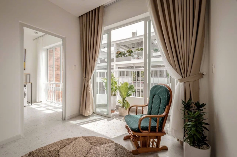 Sau nhiều năm ở trọ cặp vợ chồng 3 con bình phước xây được căn nhà 3 tầng 24 tỷ phủ màu trắng tuyệt đẹp - 16