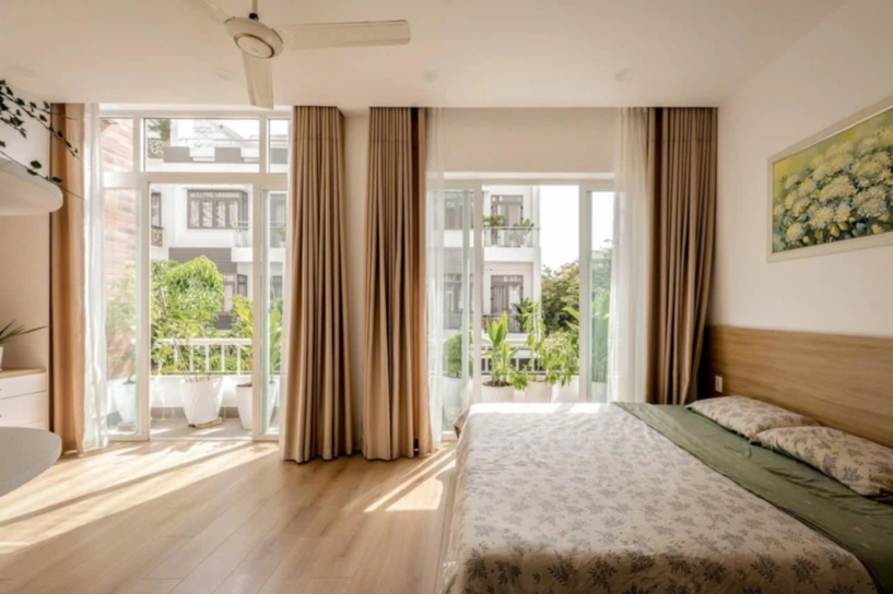 Sau nhiều năm ở trọ cặp vợ chồng 3 con bình phước xây được căn nhà 3 tầng 24 tỷ phủ màu trắng tuyệt đẹp - 18