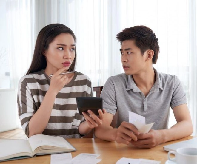 Sau tết tôi quyết định đưa hết thẻ lương và toàn bộ tiền tiết kiệm cho vợ mới giữ - 1