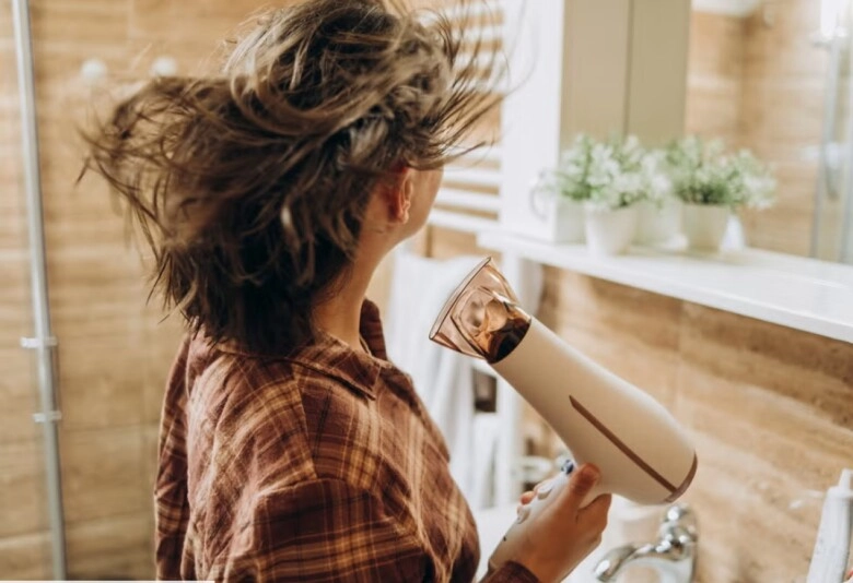 Sấy tóc hay để khô tự nhiên để tóc mượt ít rụng với kiểu người này không sấy tóc sẽ dễ hư tổn nặng nề - 4