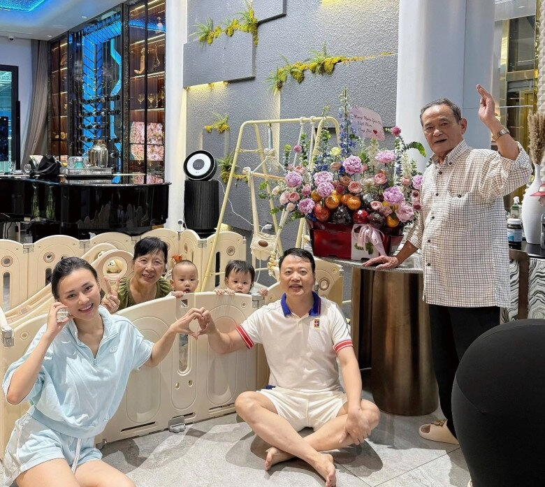 Shark bình ăn mừng cùng bố đại tá trong biệt thự khoe cảnh phương oanh làm dâu thảo rạng rỡ bên gia đình chồng - 2